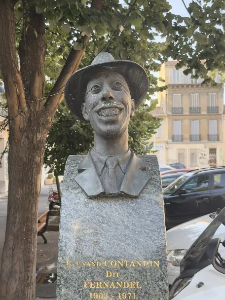 Buste de Fernandel dans le 5e arrondissement de Marseille.
