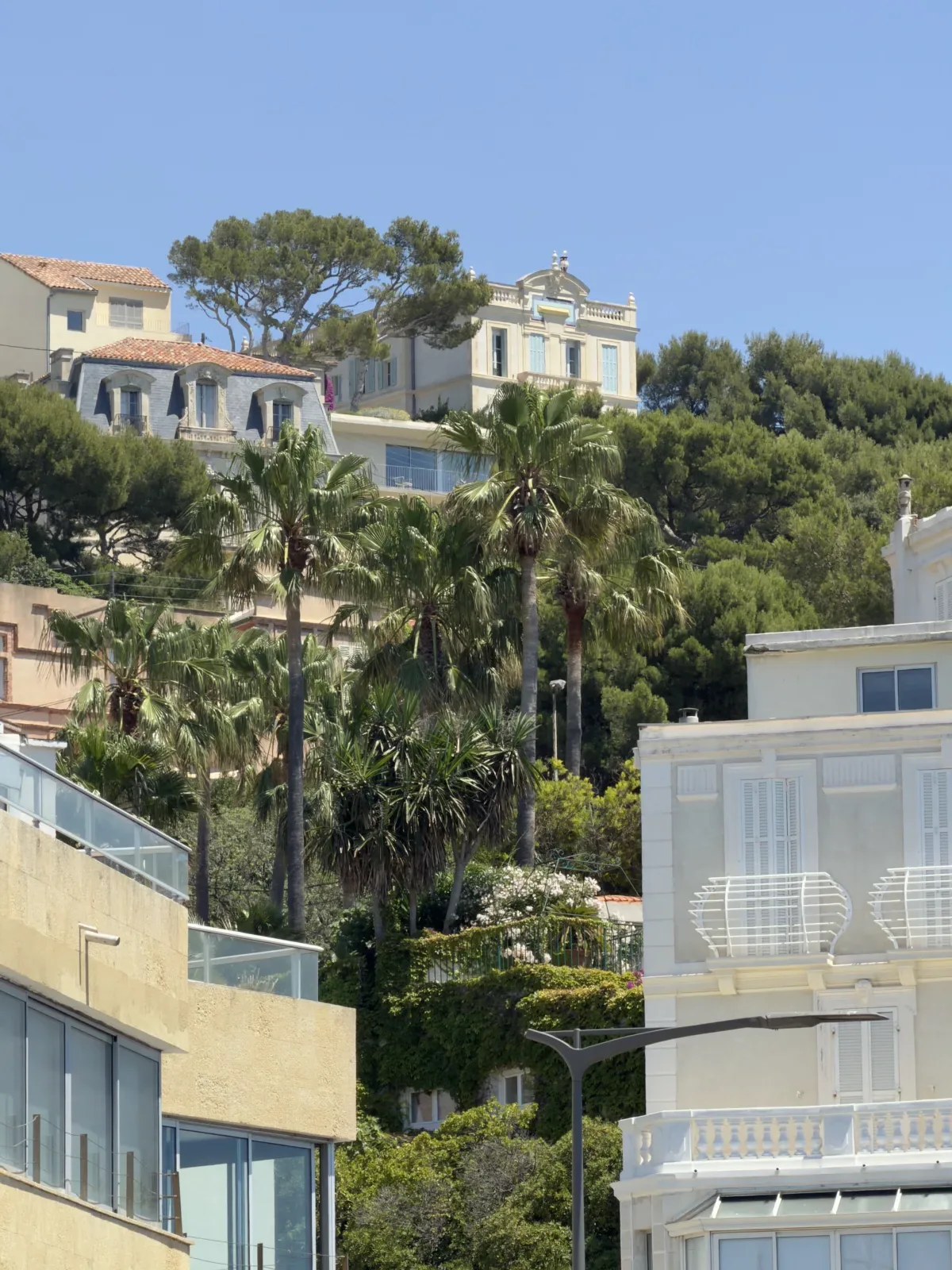 Vue depuis les hauteurs du 7e arrondissement de Marseille, secteur Villa Valmer et Roucas-Blanc.