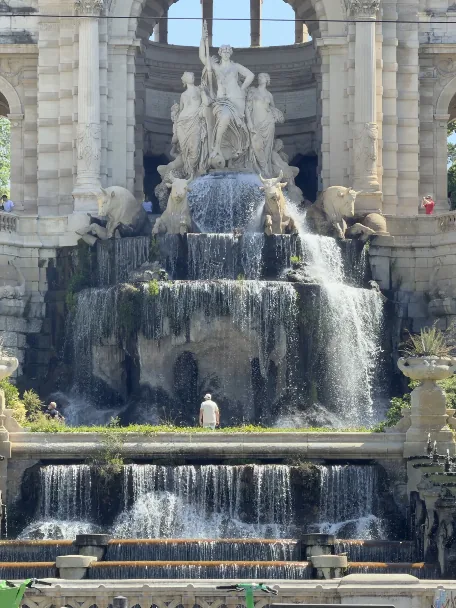 Fontaine du Palais Longchamp à Marseille, symbole de l’arrivée de l’eau dans la ville.